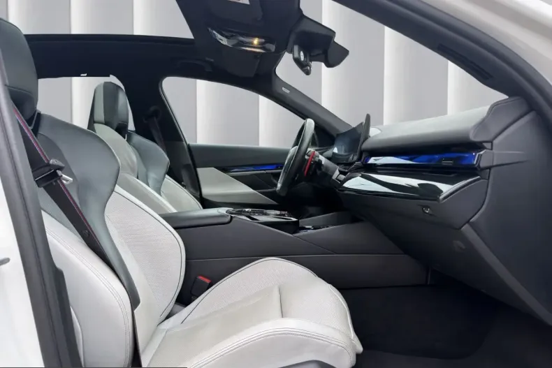 BMW M5 (Seria 5) din 2024 cu 49.684 km - oferta BMW247484 - foto 9