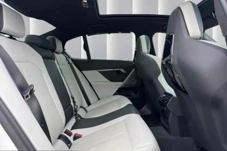 BMW M5 (Seria 5) din 2024 cu 49.684 km - oferta BMW247484 - foto 10