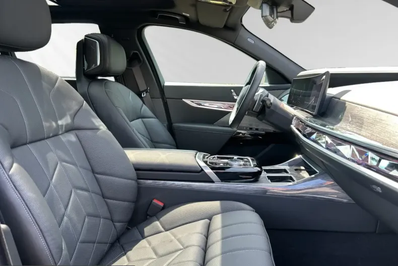 BMW 750 (Seria 7) din 2025 cu 14.307 km - oferta BMW247549 - foto 4