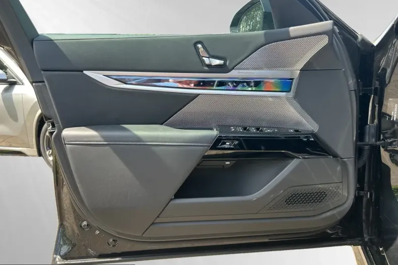 BMW 750 (Seria 7) din 2025 cu 14.307 km - oferta BMW247549 - foto 8