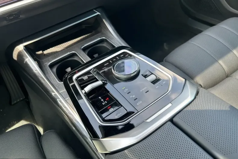BMW 750 (Seria 7) din 2025 cu 14.307 km - oferta BMW247549 - foto 13