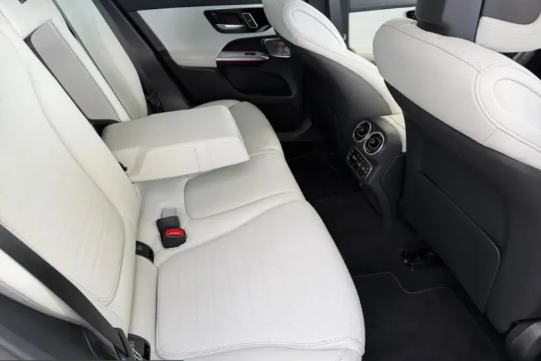 Mercedes-Benz GLC 300 (Clasa GLC) din 2025 cu 26.400 km - oferta MER247565 - foto 4