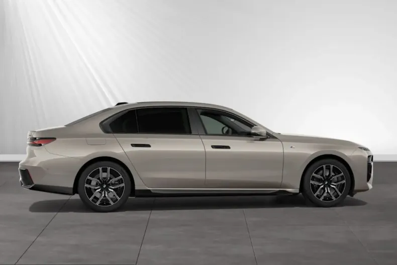 BMW 750 (Seria 7) din 2025 cu 18.510 km - oferta BMW247602 - foto 11