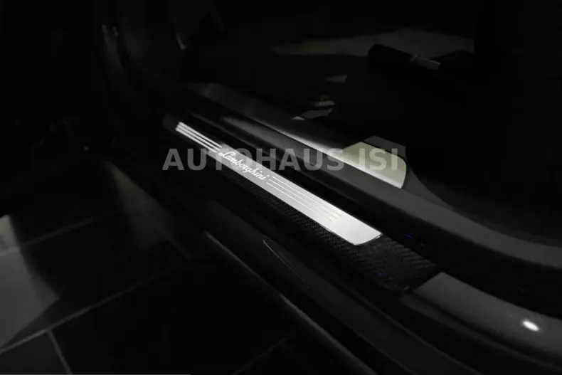 Lamborghini Urus din 2025 cu 2.860 km - oferta LAM247609 - foto 28