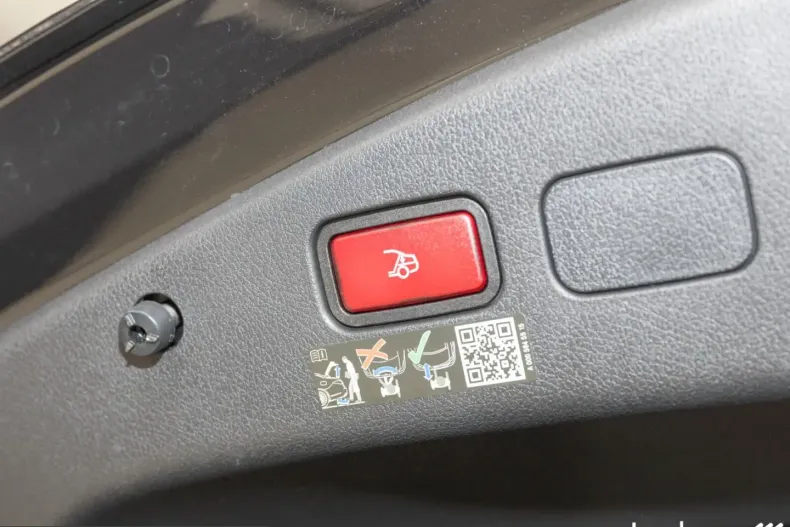 Mercedes-Benz CLE 200 (Clasa CLE) din 2025 cu 27.765 km - oferta MER247619 - foto 10