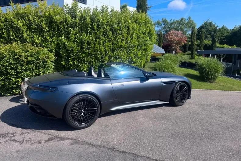 Aston Martin DB12 din 2024 cu 7.500 km - oferta AST247636 - foto 2