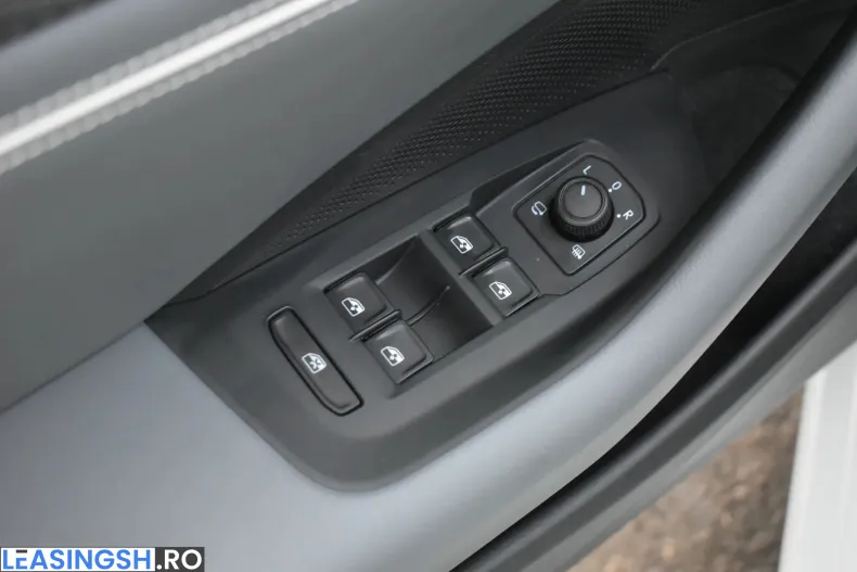 Volkswagen Passat din 2024 cu 30.098 km - oferta VOL247654 - foto 11