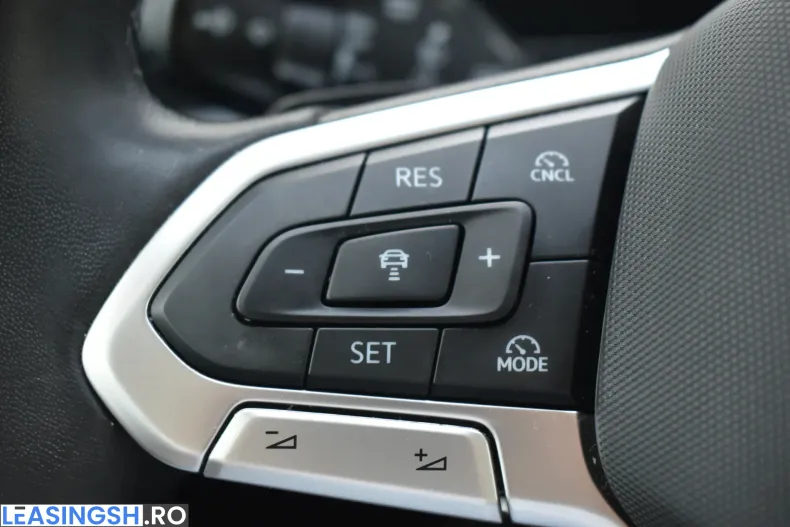Volkswagen Passat din 2024 cu 30.098 km - oferta VOL247654 - foto 13