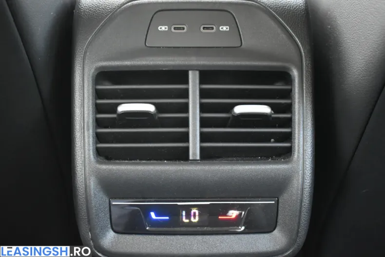 Volkswagen Passat din 2024 cu 30.098 km - oferta VOL247654 - foto 24