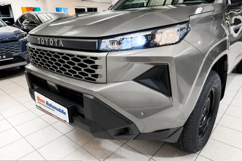 Toyota Hilux din 2026 cu 10 km - oferta TOY247659 - foto 2