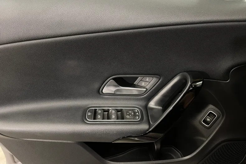 Mercedes-Benz CLA 200 (Clasa CLA) din 2020 cu 101.005 km - oferta MER247670 - foto 22