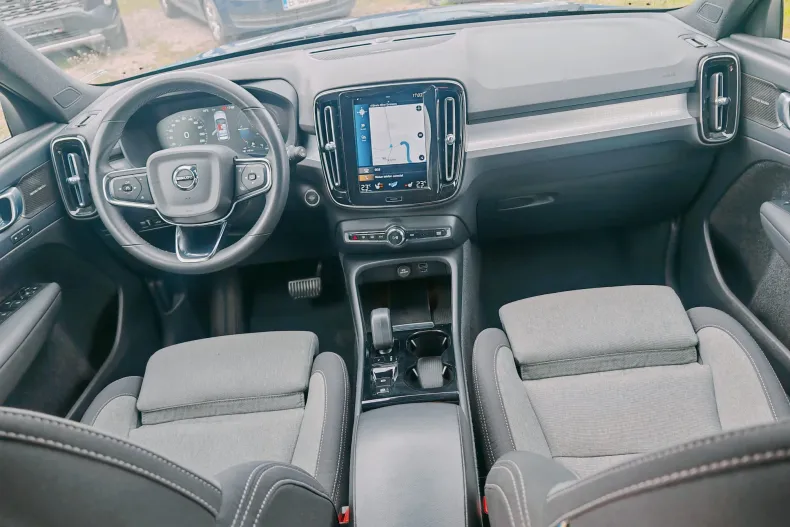 Volvo XC40 din 2023 cu 129.903 km - oferta VOL247706 - foto 5