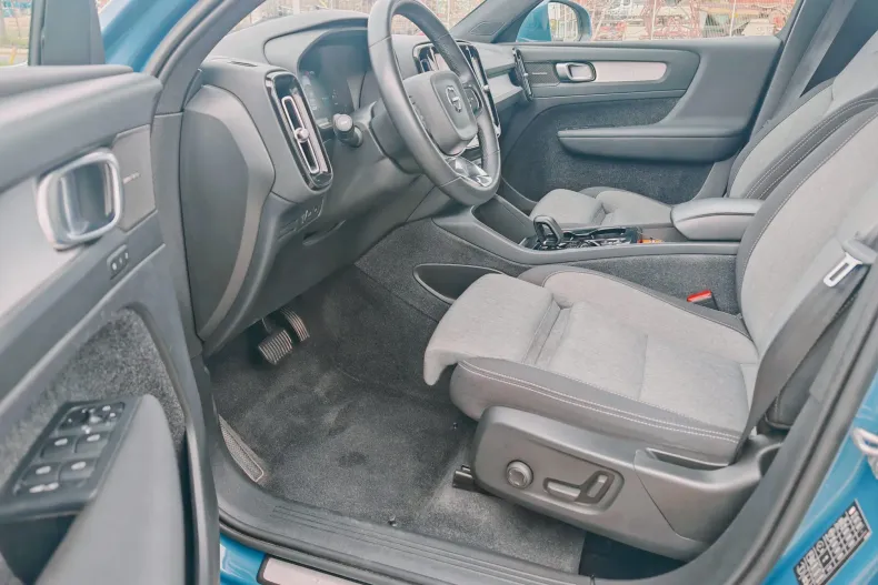 Volvo XC40 din 2023 cu 129.903 km - oferta VOL247706 - foto 6