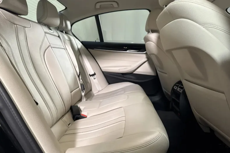 BMW 530 (Seria 5) din 2021 cu 64.917 km - oferta BMW247717 - foto 12