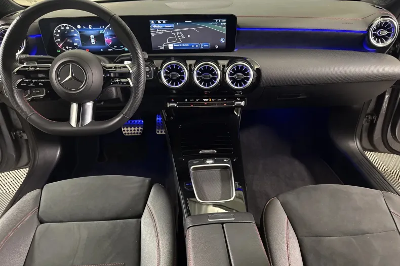 Mercedes-Benz CLA 200 (Clasa CLA) din 2025 cu 17.733 km - oferta MER247721 - foto 9