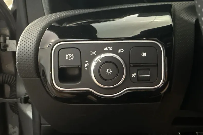 Mercedes-Benz CLA 200 (Clasa CLA) din 2025 cu 17.733 km - oferta MER247721 - foto 15