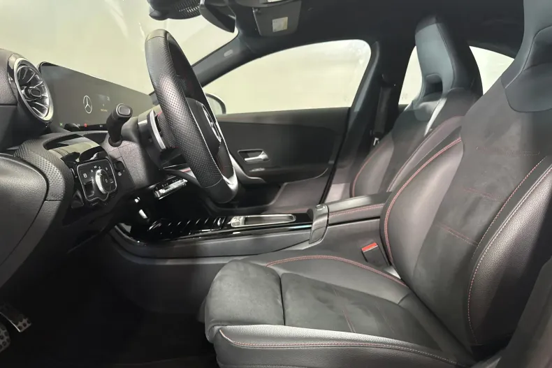 Mercedes-Benz CLA 200 (Clasa CLA) din 2025 cu 17.733 km - oferta MER247721 - foto 26
