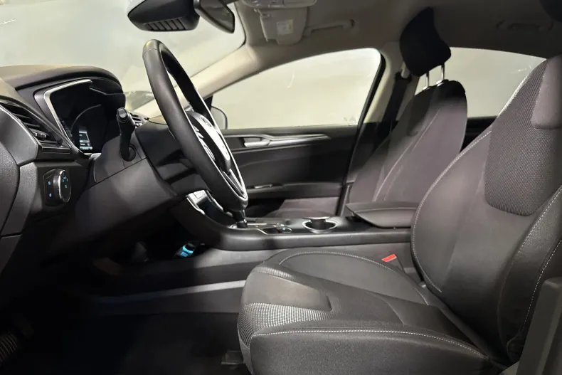 Ford Mondeo din 2021 cu 70.815 km - oferta FOR247728 - foto 24