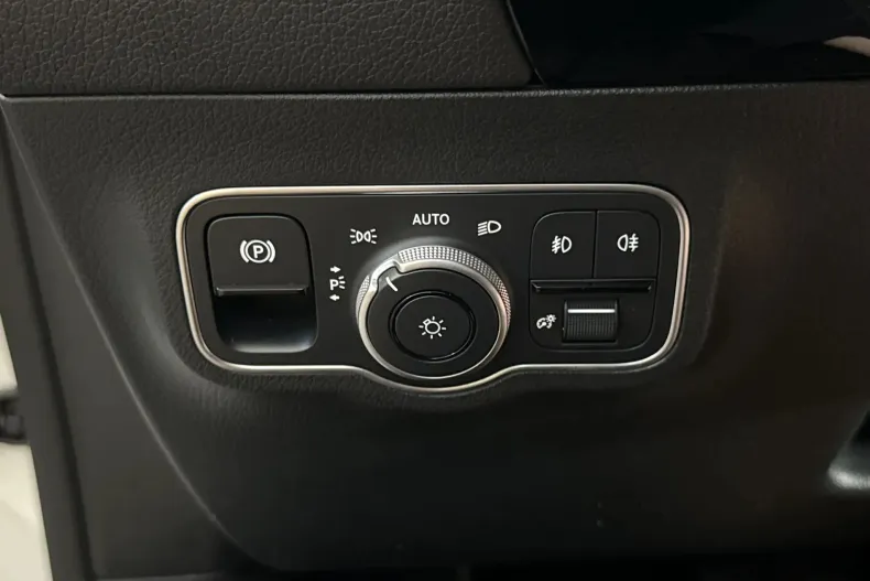 Mercedes-Benz GLA 200 (Clasa GLA) din 2025 cu 35.886 km - oferta MER247735 - foto 15