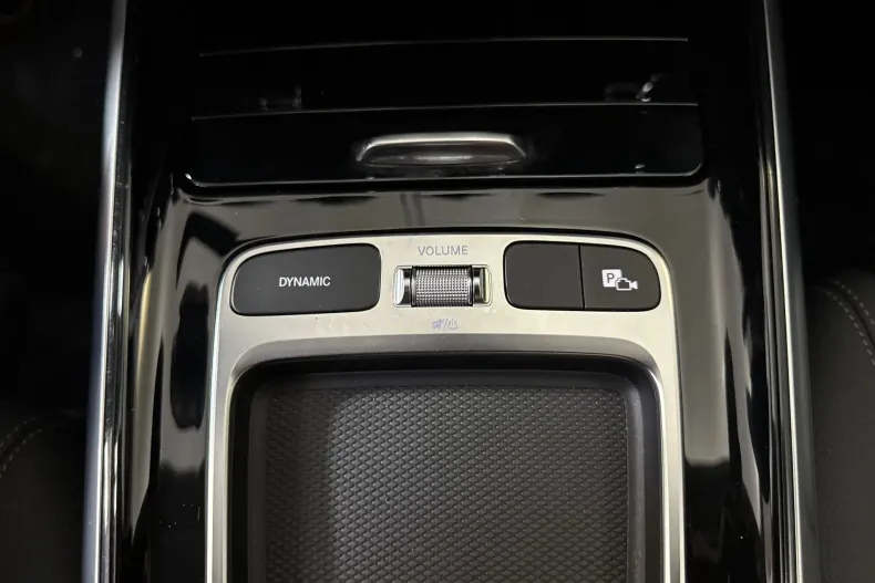 Mercedes-Benz GLA 200 (Clasa GLA) din 2025 cu 35.886 km - oferta MER247735 - foto 17