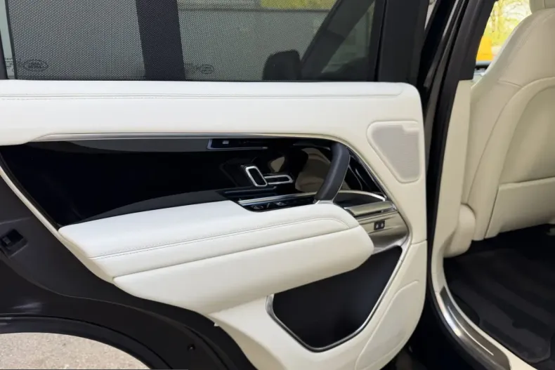Land Rover Range Rover din 2025 cu 22.500 km - oferta LAN247786 - foto 37