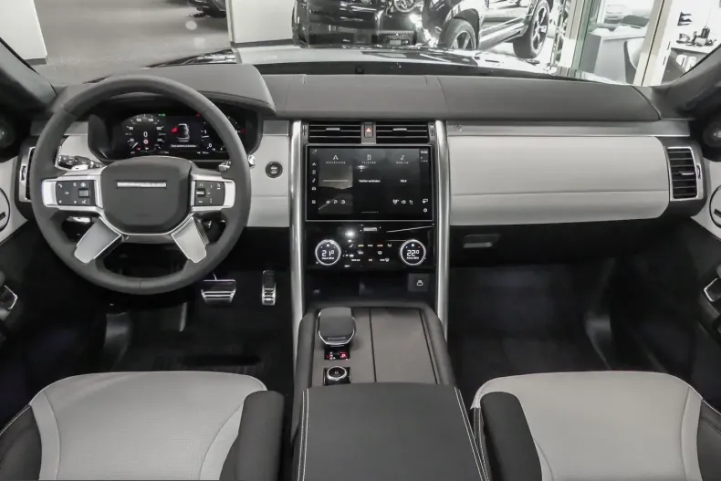 Land Rover Discovery din 2025 cu 13.757 km - oferta LAN247788 - foto 4
