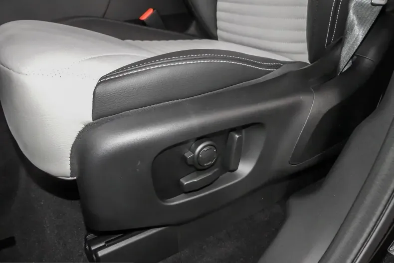 Land Rover Discovery din 2025 cu 13.757 km - oferta LAN247788 - foto 15
