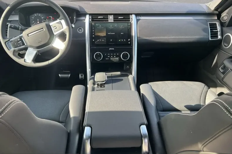 Land Rover Discovery din 2025 cu 3.484 km - oferta LAN247789 - foto 6