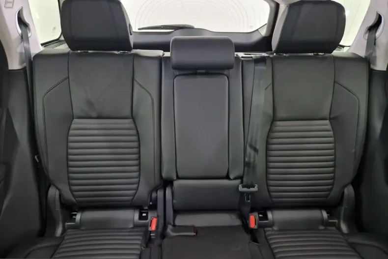 Land Rover Discovery Sport din 2025 cu 2.950 km - oferta LAN247804 - foto 15