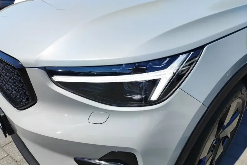 Volvo XC40 din 2025 cu 13.830 km - oferta VOL247805 - foto 9