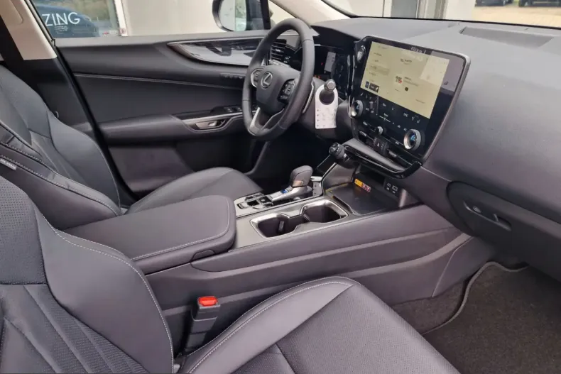 Lexus NX 350h din 2024 cu 15.800 km - oferta LEX247819 - foto 8