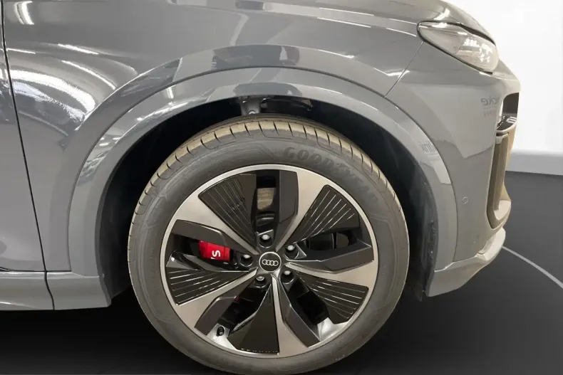 Audi SQ6 din 2025 cu 9.260 km - oferta AUD247850 - foto 14