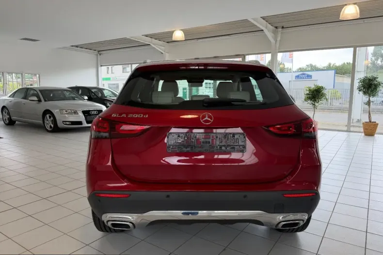 Mercedes-Benz GLA 200 (Clasa GLA) din 2023 cu 88.000 km - oferta MER247899 - foto 4