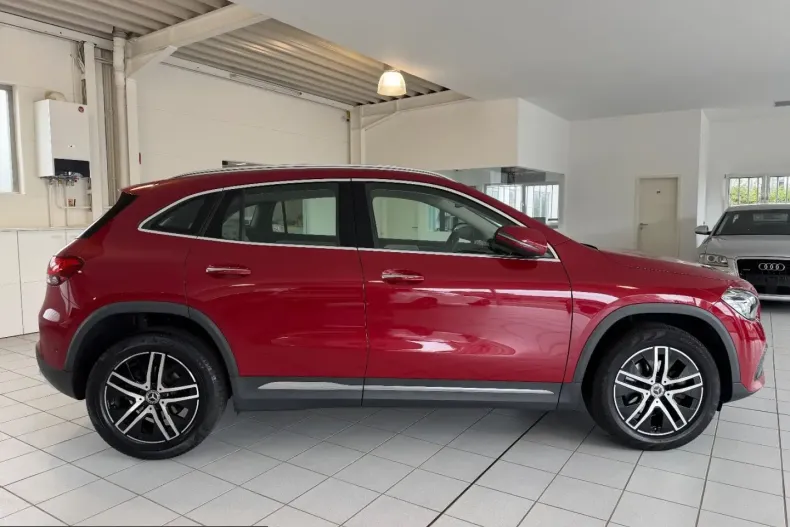 Mercedes-Benz GLA 200 (Clasa GLA) din 2023 cu 88.000 km - oferta MER247899 - foto 6