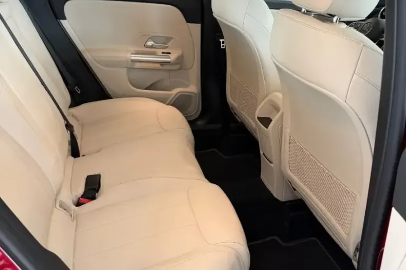 Mercedes-Benz GLA 200 (Clasa GLA) din 2023 cu 88.000 km - oferta MER247899 - foto 10