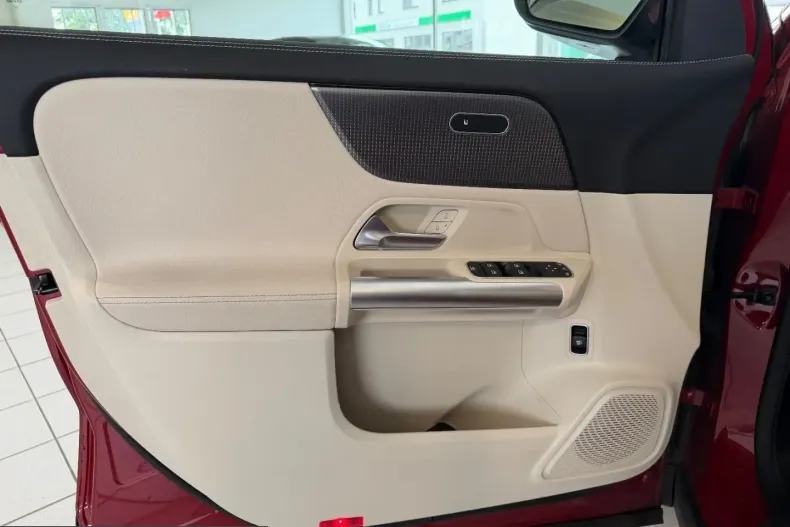 Mercedes-Benz GLA 200 (Clasa GLA) din 2023 cu 88.000 km - oferta MER247899 - foto 16