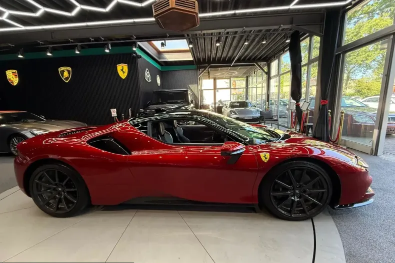 Ferrari SF90 din 2021 cu 7.000 km - oferta FER247910 - foto 7