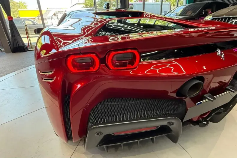 Ferrari SF90 din 2021 cu 7.000 km - oferta FER247910 - foto 12