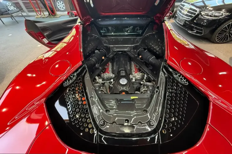 Ferrari SF90 din 2021 cu 7.000 km - oferta FER247910 - foto 17