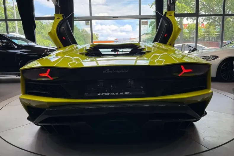 Lamborghini Aventador din 2022 cu 17.745 km - oferta LAM247941 - foto 6