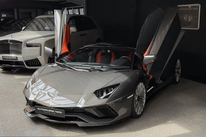 Lamborghini Aventador din 2021 cu 9.800 km - oferta LAM247942 - foto 1