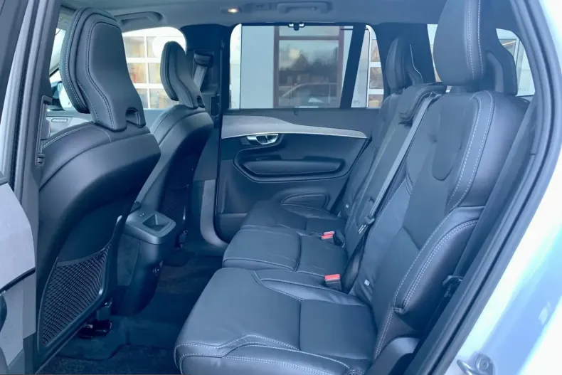 Volvo XC90 din 2023 cu 45.816 km - oferta VOL247952 - foto 10