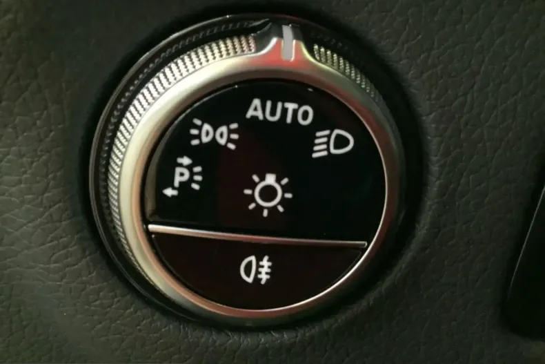 Mercedes-Benz EQE (Clasa E) din 2024 cu 14.589 km - oferta MER247965 - foto 17