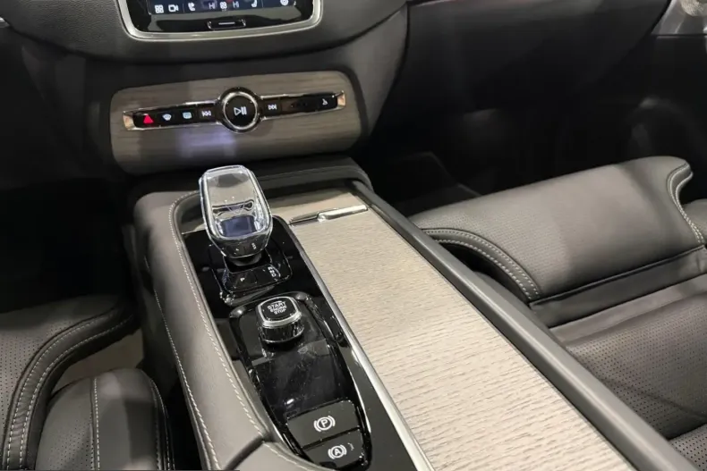 Volvo XC90 din 2024 cu 14.000 km - oferta VOL247968 - foto 33