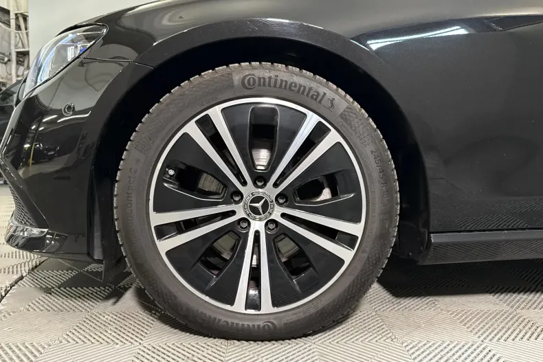 Mercedes-Benz E 220 (Clasa E) din 2023 cu 43.605 km - oferta MER248023 - foto 13