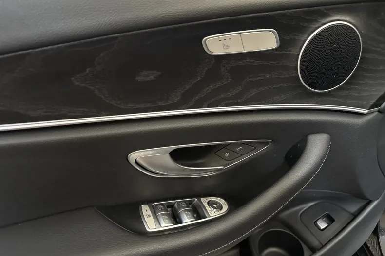 Mercedes-Benz E 220 (Clasa E) din 2023 cu 43.605 km - oferta MER248023 - foto 14