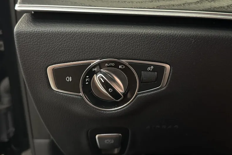 Mercedes-Benz E 220 (Clasa E) din 2023 cu 43.605 km - oferta MER248023 - foto 15