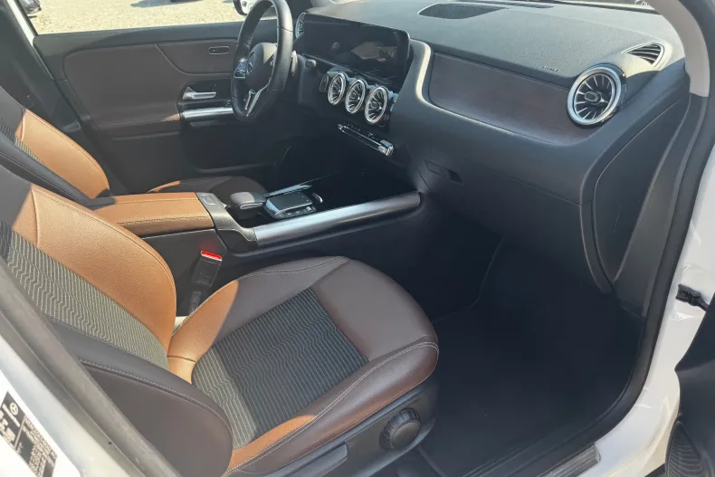 Mercedes-Benz GLA 200 (Clasa GLA) din 2022 cu 61.500 km - oferta MER248085 - foto 32