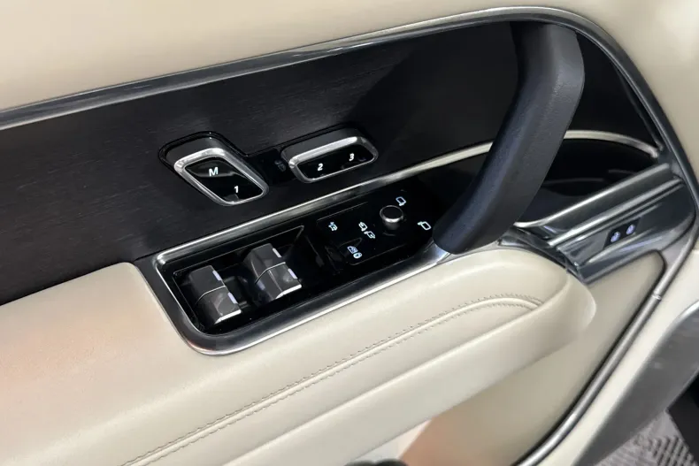 Land Rover Range Rover din 2024 cu 39.032 km - oferta LAN248094 - foto 14