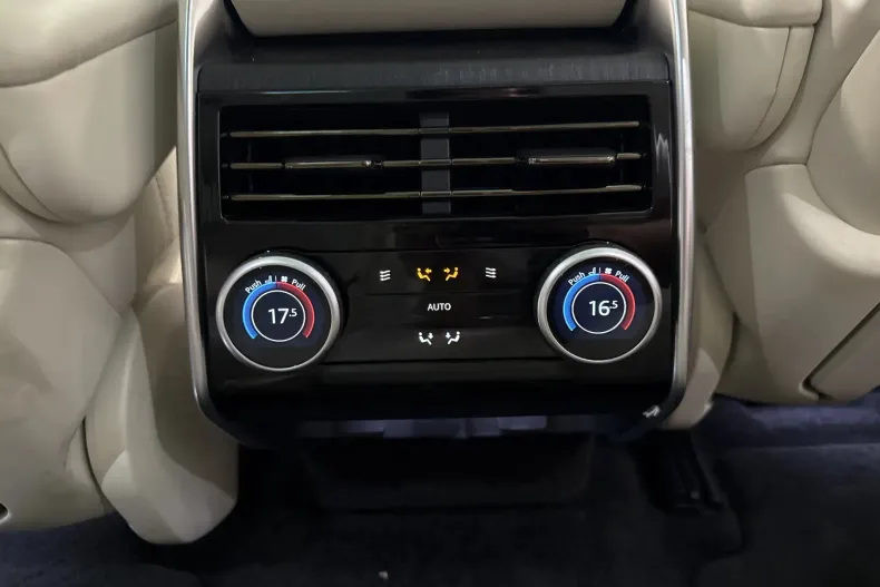 Land Rover Range Rover din 2024 cu 39.032 km - oferta LAN248094 - foto 22